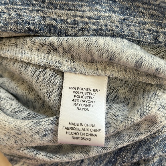 Bobeau top with cap sleeves - Picture 5 of 5